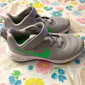 Boys Size 12c Nike shoes